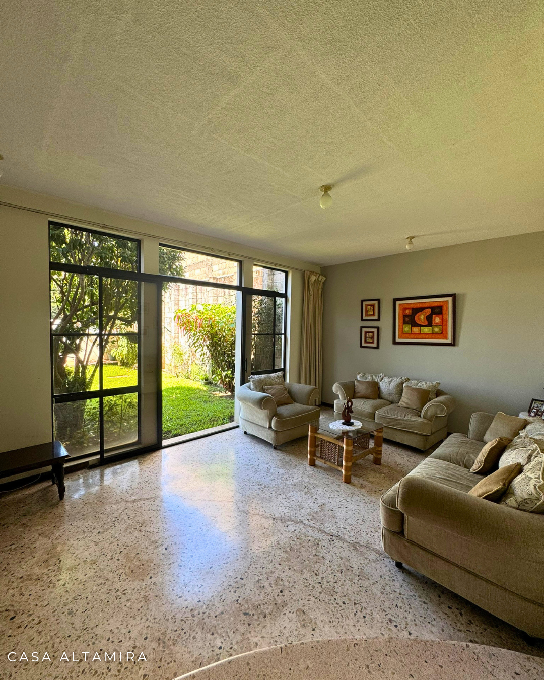 AMPLIA CASA EN VENTA  PARA VIVIENDA U OFICINA EN ZONA ALTAMIRA